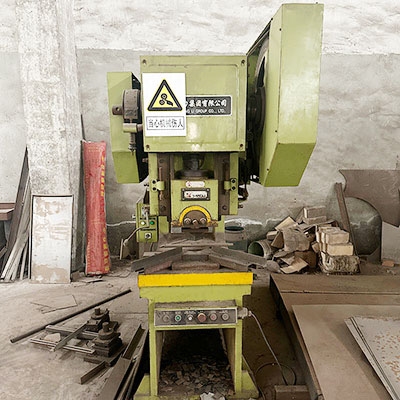 開式可傾壓力機 